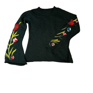 Romeo & Juliet Couture Sweater Embroidered Floral Medium Belle Sleevesr